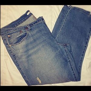 Levi’s boyfriend jeans